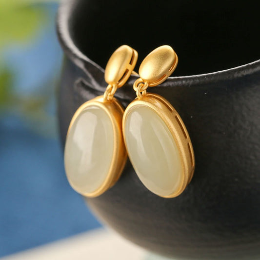 Charming Gold Earring for Any Occasion
