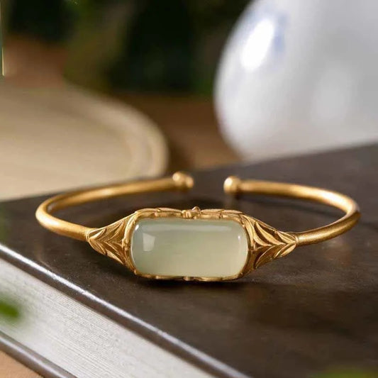 Charming Silver Bracelet for Any Occasion