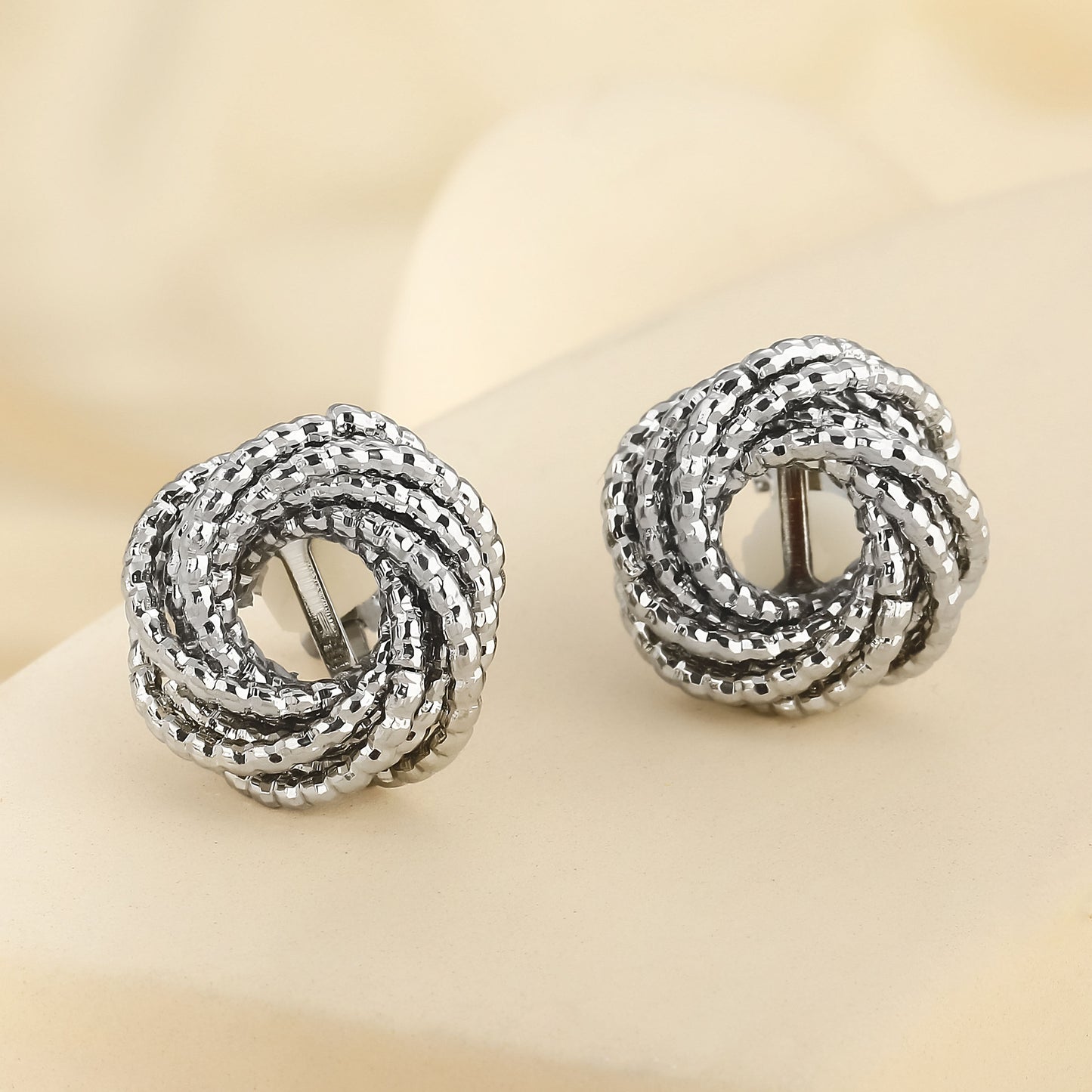 Charming Earring for Any Occasion