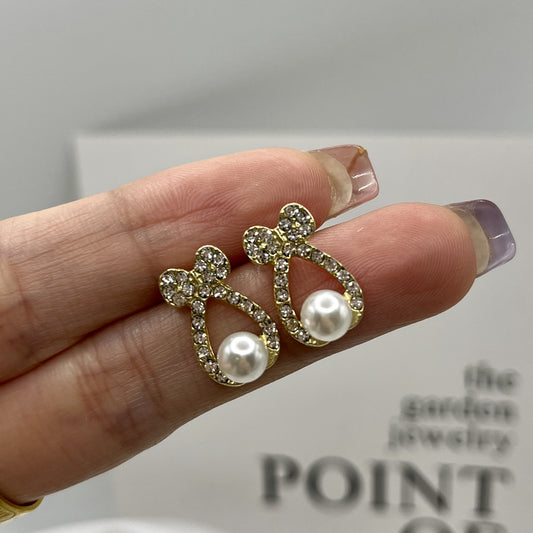 Stunning Pearl Earring for Daily Wear