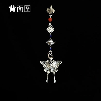 Classic Silver Pendant with Timeless Appeal