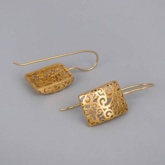 Romantic Gold Earring for Special Moments