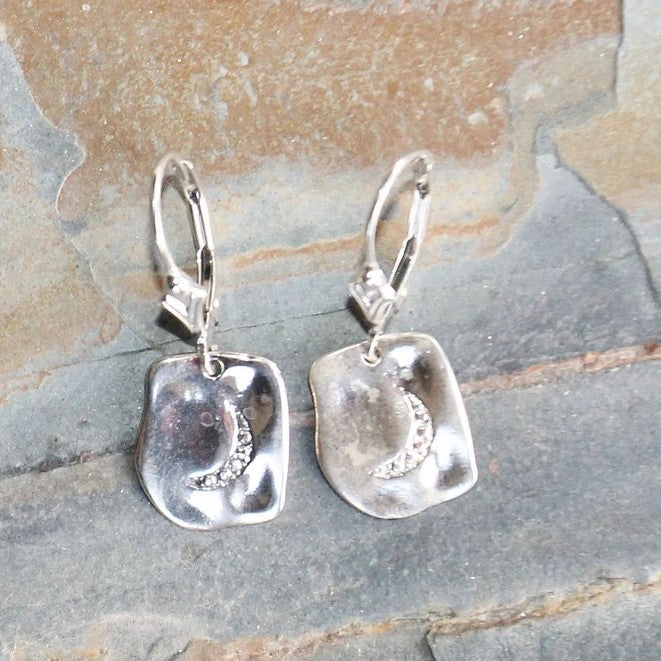 Charming Earring for Any Occasion