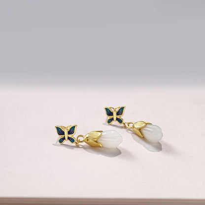 Charming Silver Earring for Any Occasion