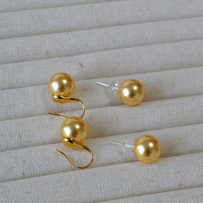 Beautiful Gold Earring with Unique Style
