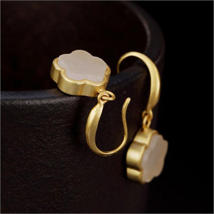 Classic Gold Earring with Timeless Appeal