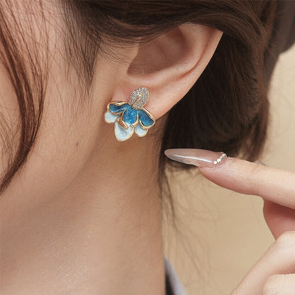 Classic Pearl Earring with Timeless Appeal
