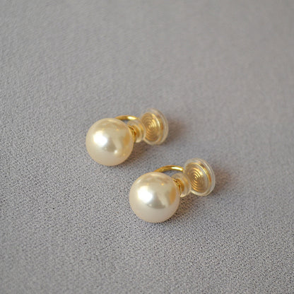 Charming Pearl Earring for Any Occasion
