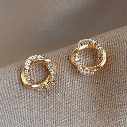 Charming Earring for Any Occasion