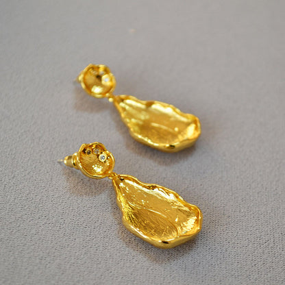 Classic Gold Earring with Timeless Appeal
