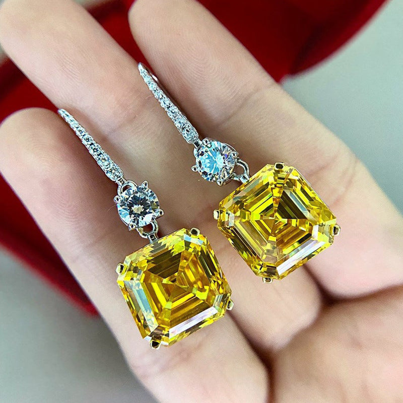 Charming Earring for Any Occasion