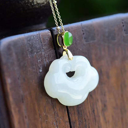 Classic Gold Necklace with Timeless Appeal