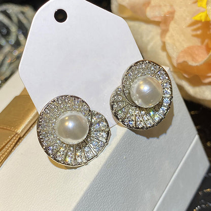 Classic Pearl Earring with Timeless Appeal