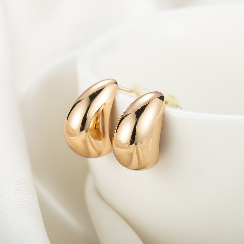 Romantic Gold Earring for Special Moments