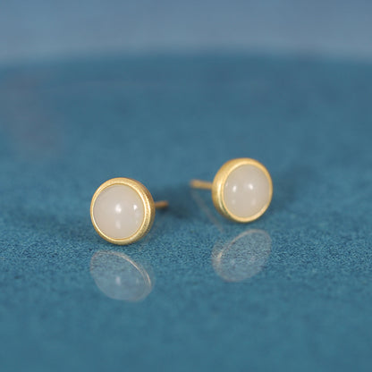Charming Gold Earring for Any Occasion