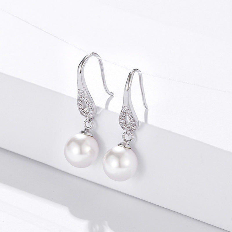 Classic Pearl Earring with Timeless Appeal
