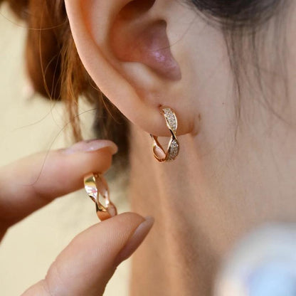 Romantic Silver Earring for Special Moments
