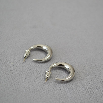 Classic Gold Earring with Timeless Appeal