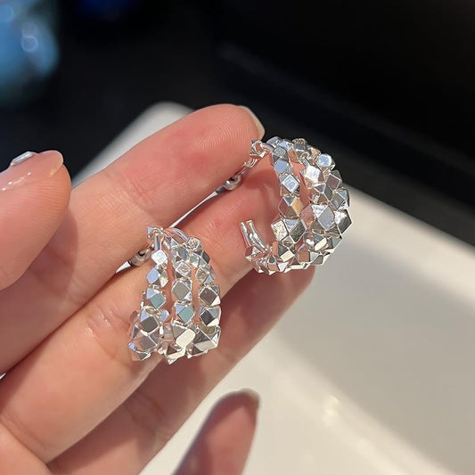 Charming Earring for Any Occasion