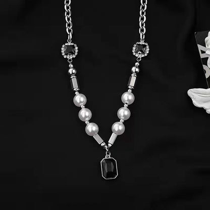 Beautiful Pearl Necklace with Unique Style