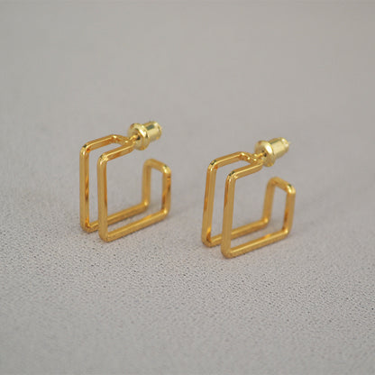 Charming Gold Earring for Any Occasion