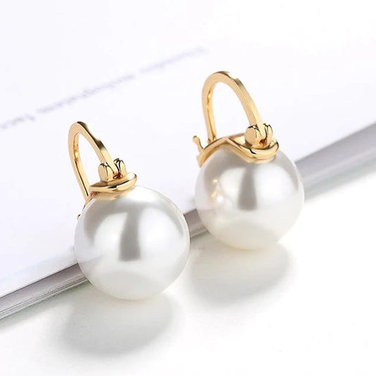 Classic Pearl Earring with Timeless Appeal