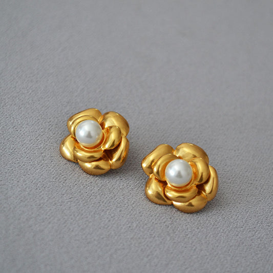 Elegant Gold Earring for Every Occasion