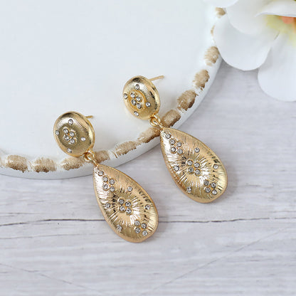Elegant Gold Earring for Every Occasion