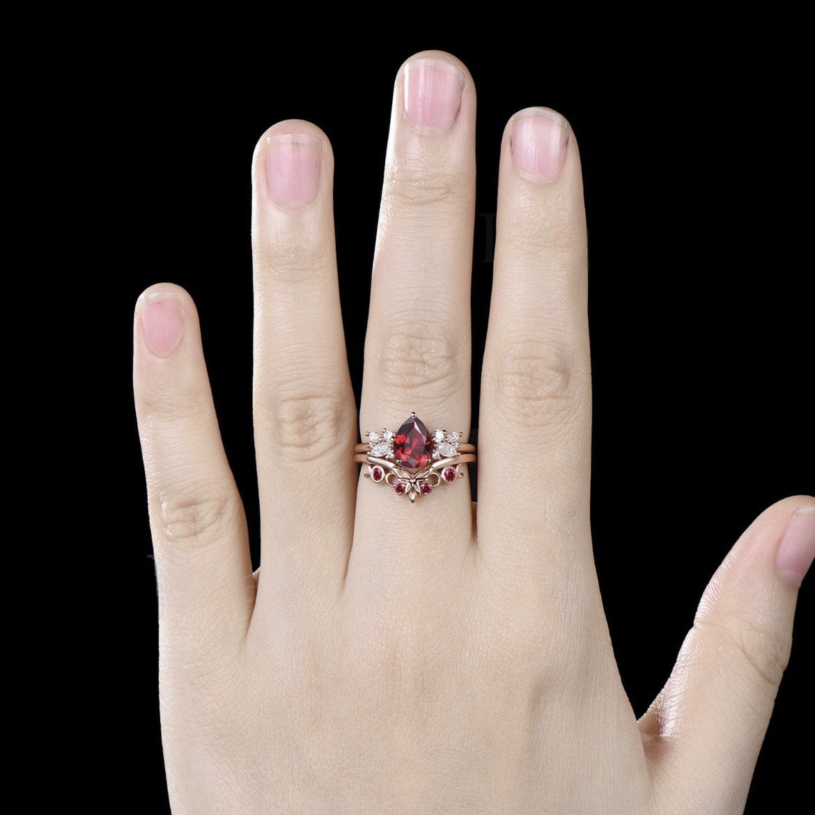 Classic Gold Ring with Timeless Appeal