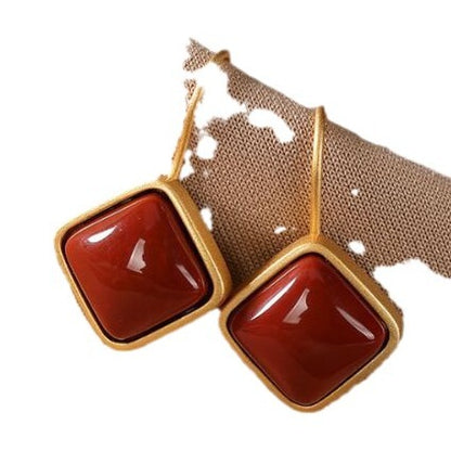Charming Gold Earring for Any Occasion