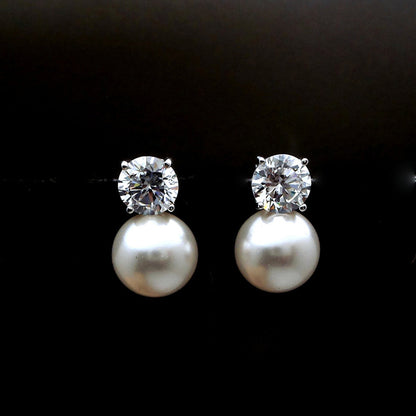 Classic Pearl Earring with Timeless Appeal