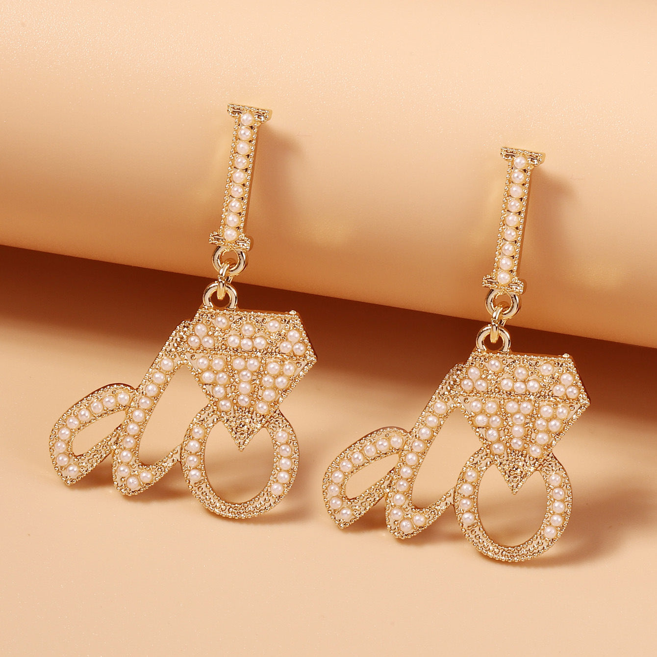 Charming Earring for Any Occasion