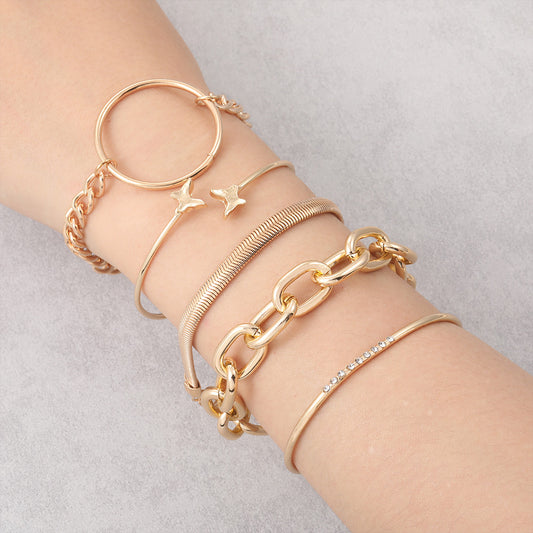 Romantic Gold Bracelet for Special Moments