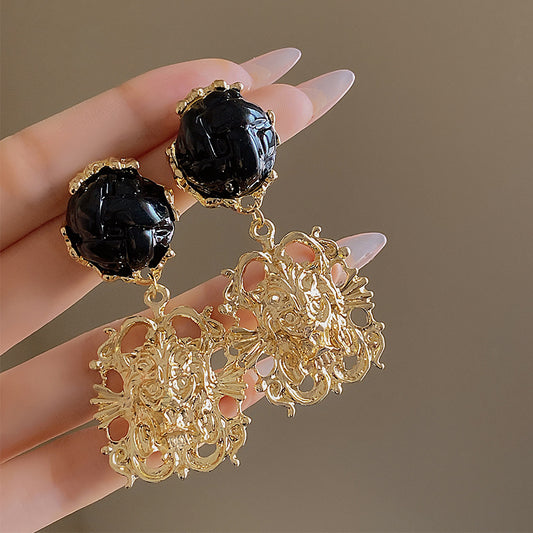 Charming Gold Earring for Any Occasion