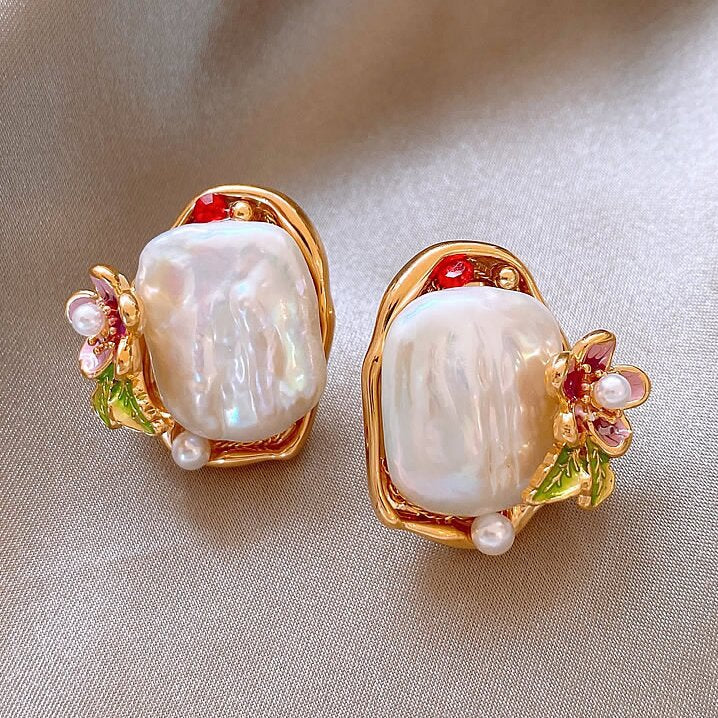 Beautiful Pearl Earring with Unique Style