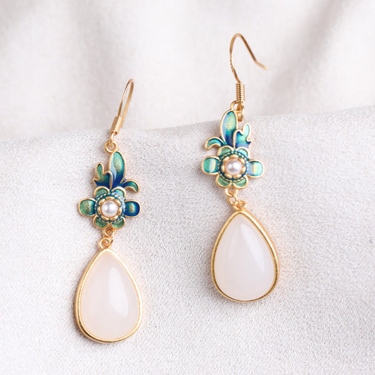Charming Gold Earring for Any Occasion