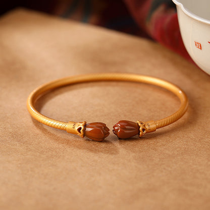 Romantic Gold Bracelet for Special Moments