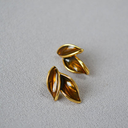 Charming Silver Earring for Any Occasion