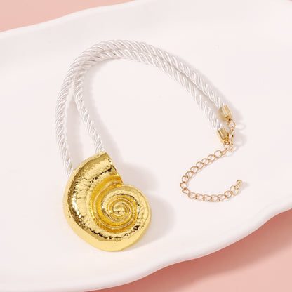 Classic Gold Necklace with Timeless Appeal