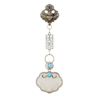 Classic Silver Pendant with Timeless Appeal