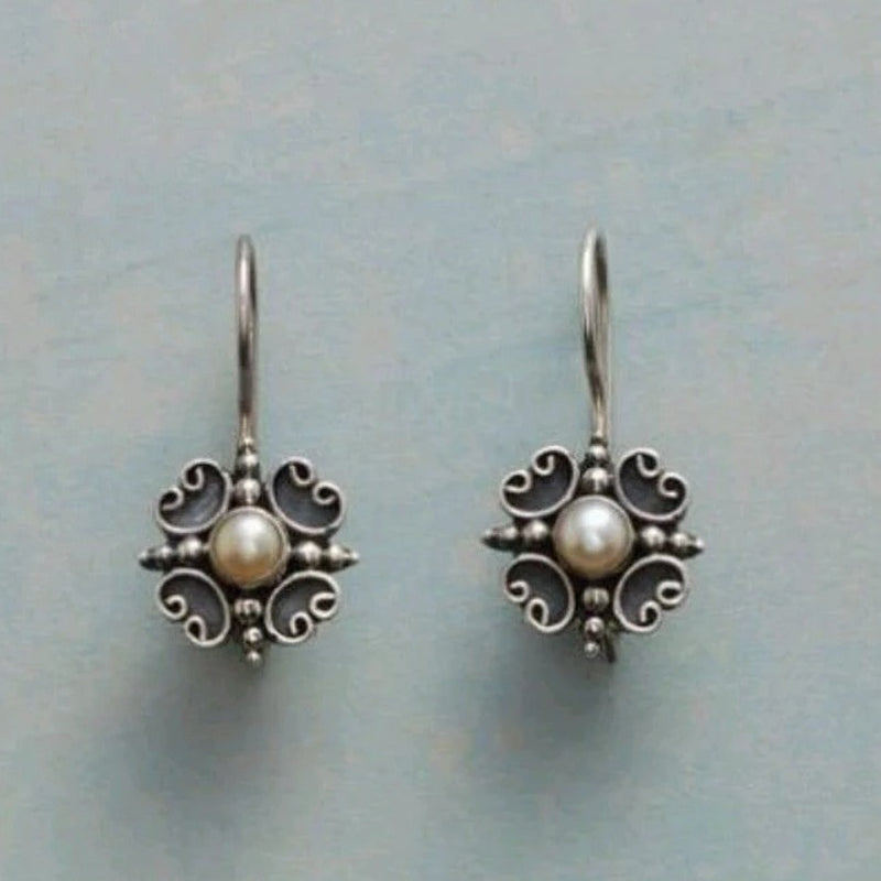Charming Silver Earring for Any Occasion