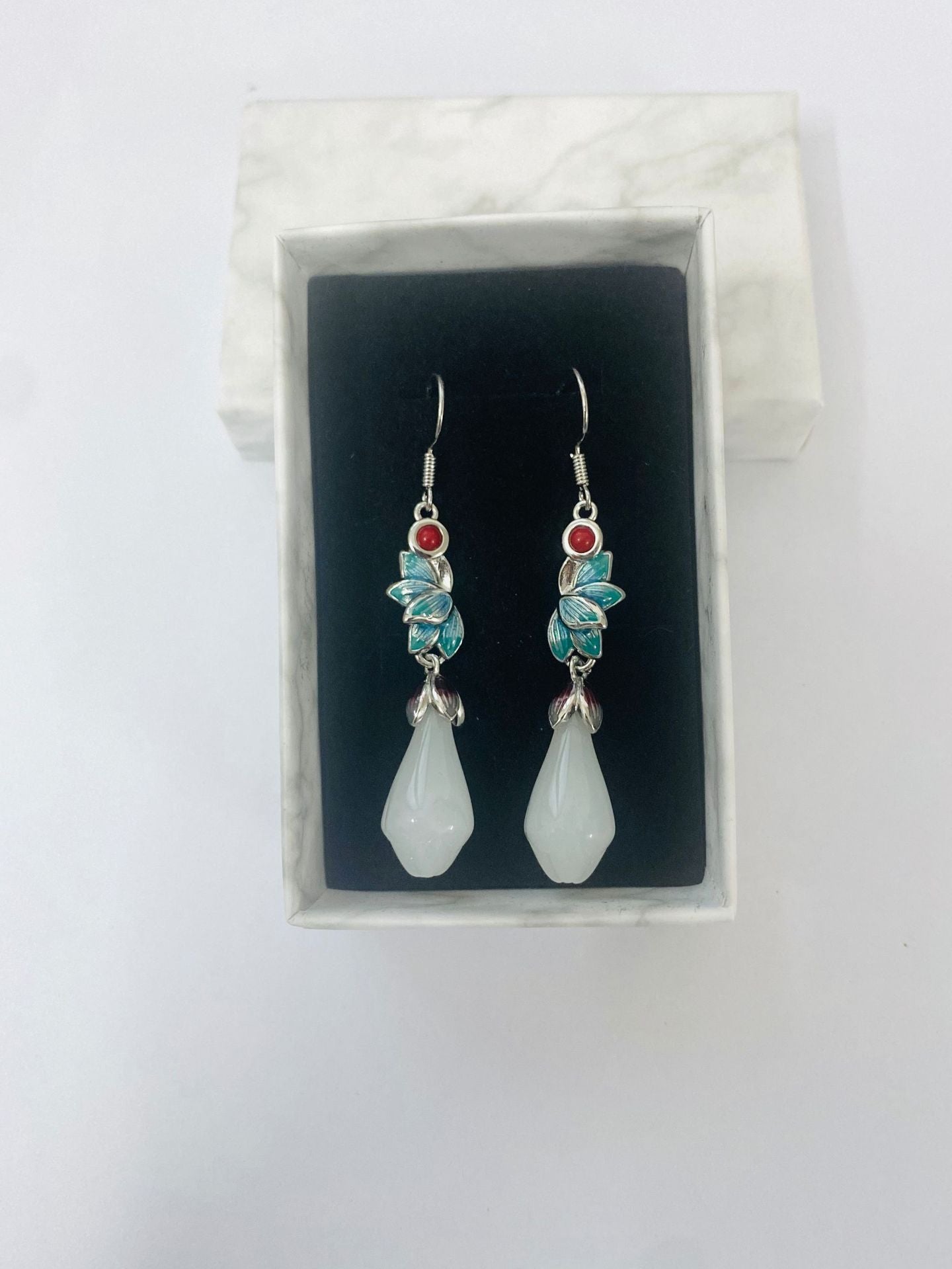 Classic Gold Earring with Timeless Appeal