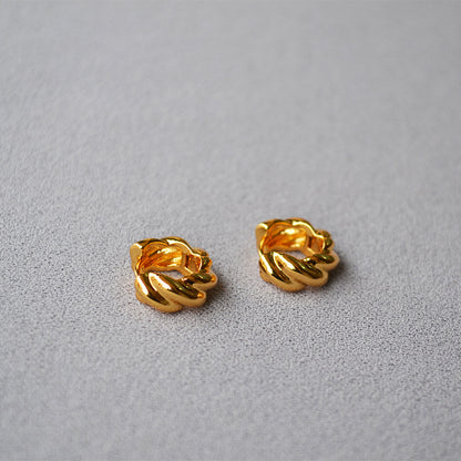 Romantic Gold Earring for Special Moments