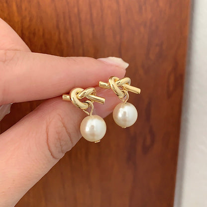 Charming Pearl Earring for Any Occasion