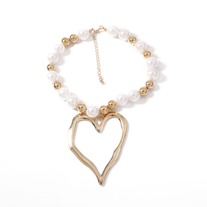 Classic Pearl Necklace with Timeless Appeal