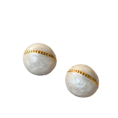 Romantic Gold Earring for Special Moments