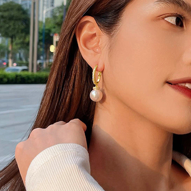 Classic Pearl Earring with Timeless Appeal