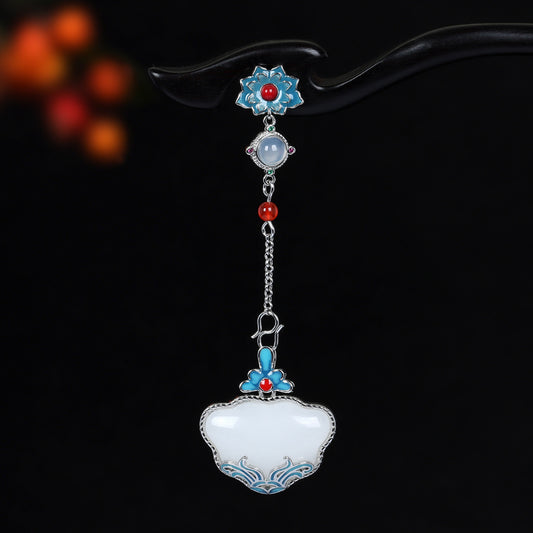 Romantic Silver Pendant for Special Moments