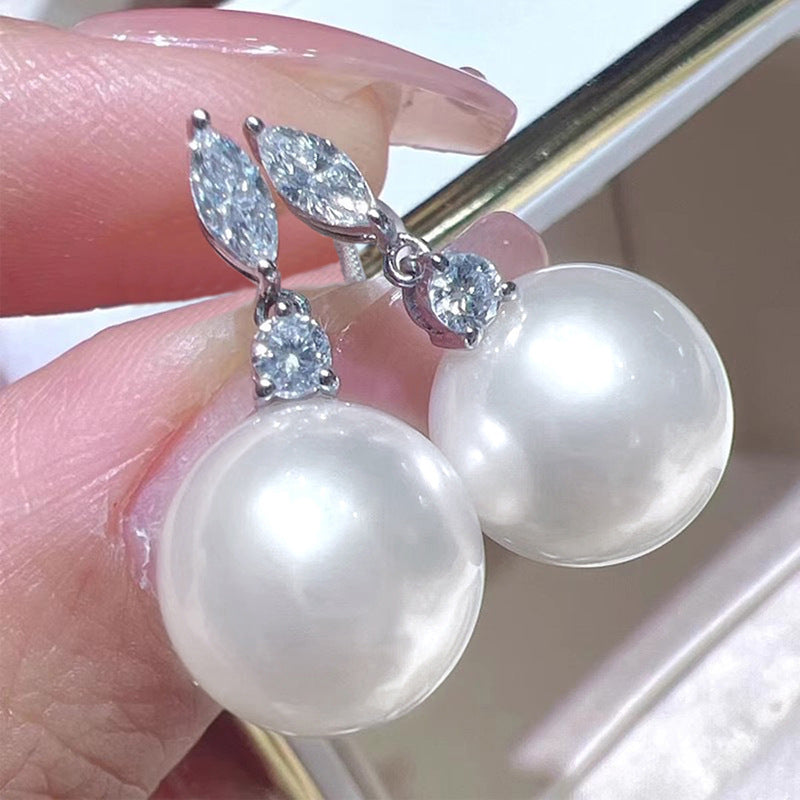 Charming Pearl Piece for Any Occasion