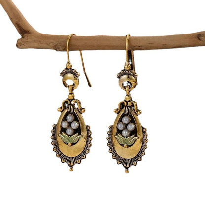Classic Pearl Earring with Timeless Appeal